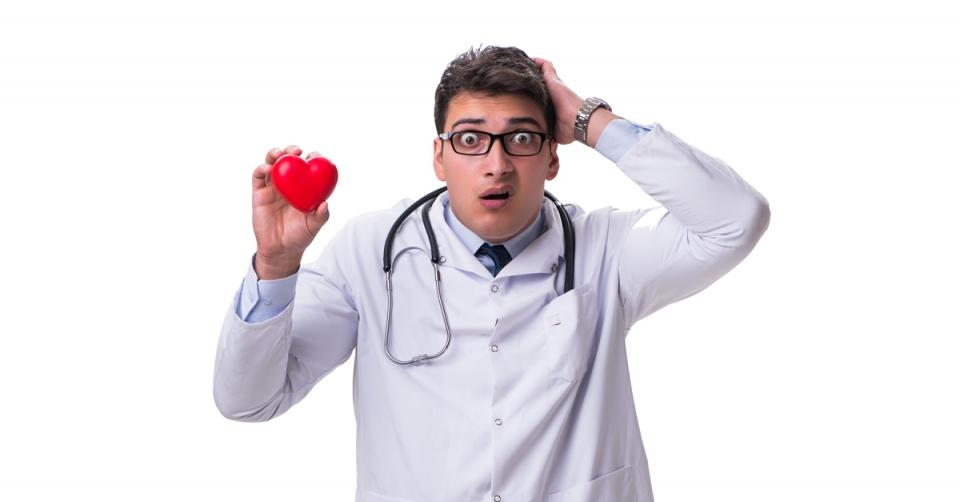 Heart attack victims more likely to survive if cardiologist is away image 