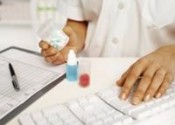 Effetto Covid in farmacia, più vitamine, meno 'pillola blu'. Doppio aumento di Idrossiclorochina acquistata di tasca propria