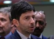 Speranza firma decreto per curare animali con farmaci ad uso umano